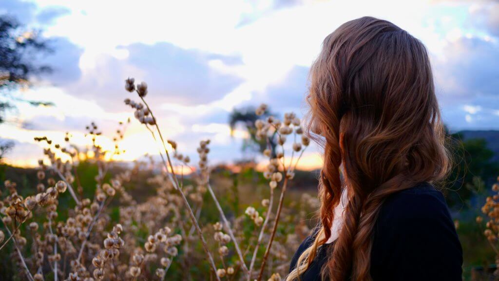 fille qui médite